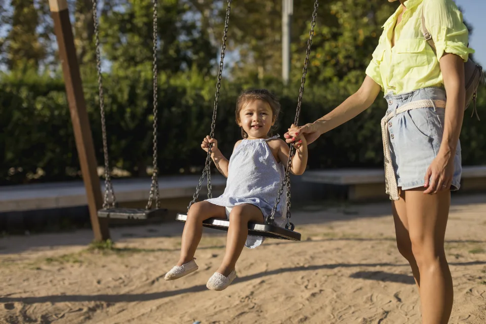 What is helicopter parenting? Experts say this “very attentive” parenting style can cause children to “miss out on learning.